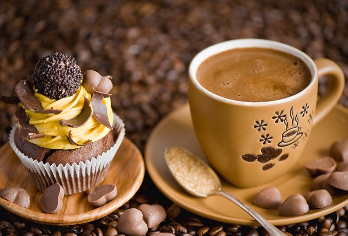 Орехи, шоколад и кофе